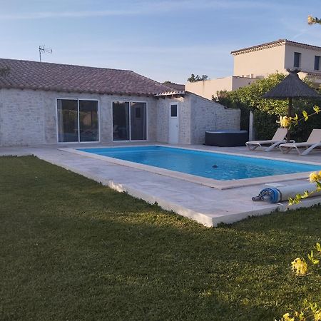 Апартаменты Bienvenue Au Pied Des Alpilles Сент-Этьен-дю-Грес Экстерьер фото